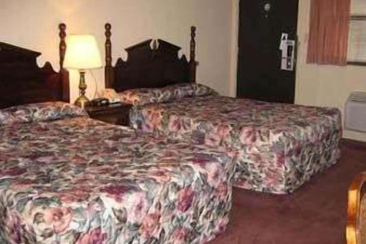 Room 10 of 17