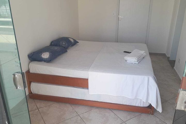 Room 2 of 10