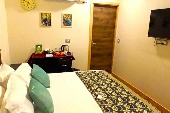 Room 43 of 195