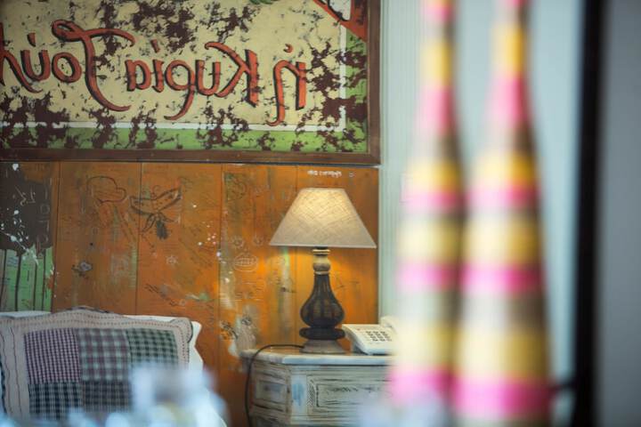Room 18 of 111