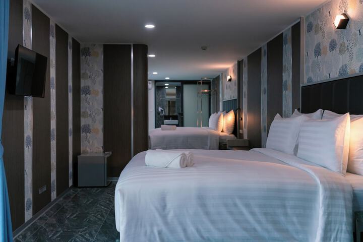 Room 28 of 138