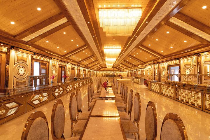 Ballroom/Hall 71 of 91
