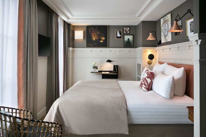 Room 6 of 94