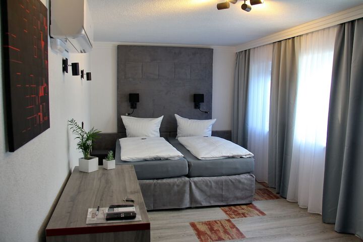 Room 7 of 145