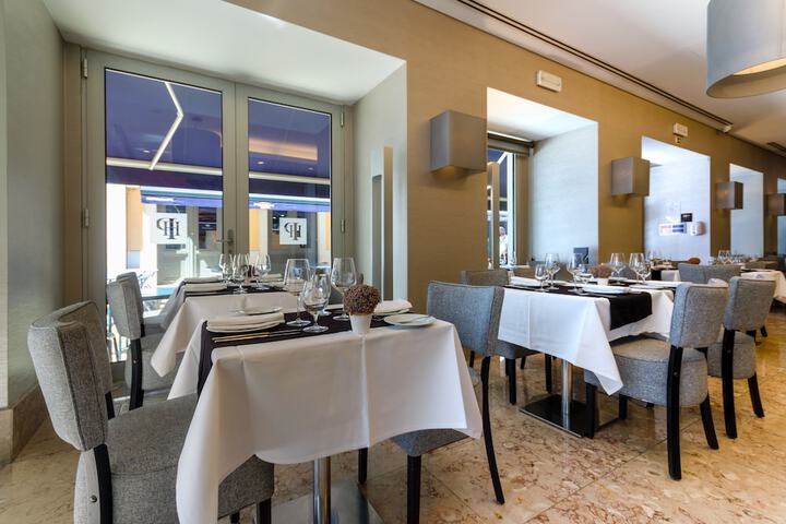 Dining 80 of 143