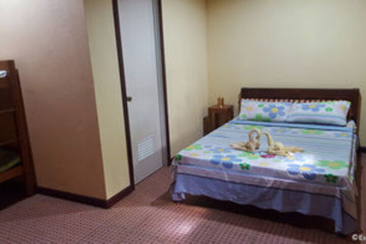 Room 11 of 28