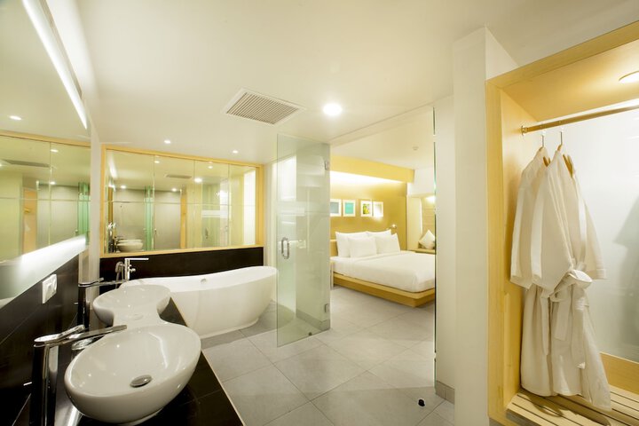 Room 6 of 63