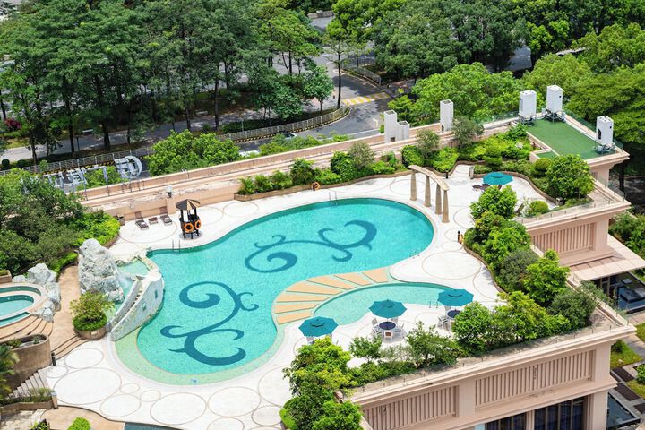 Hotel Pool