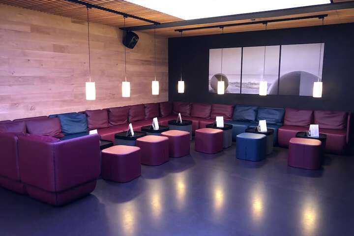 Lounge 69 of 100