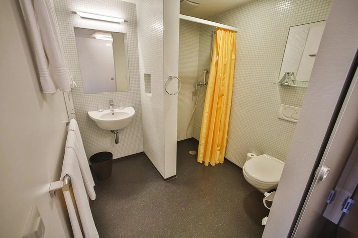 Room 7 of 11