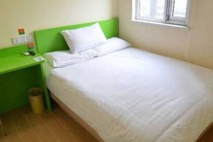 Room 32 of 54