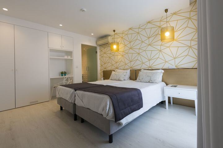Room 10 of 48