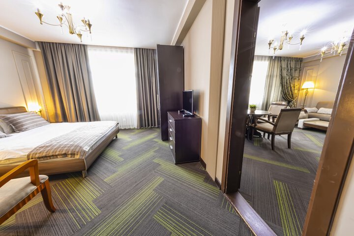 Room 8 of 35
