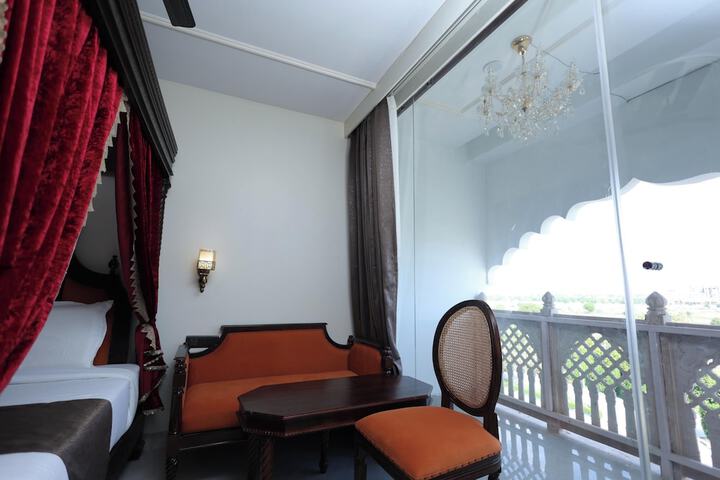 Room 75 of 136