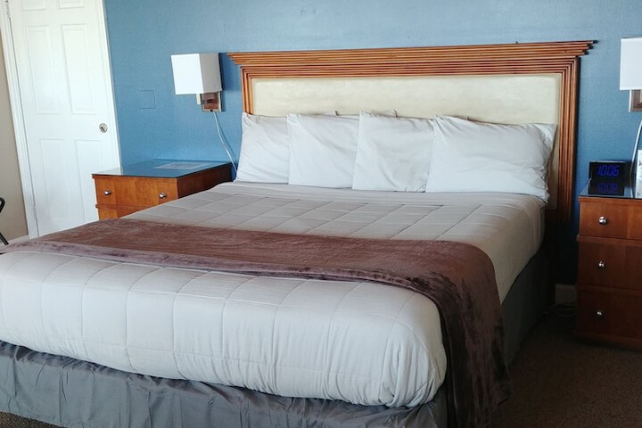 Room 2 of 35