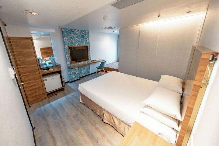Room 17 of 46