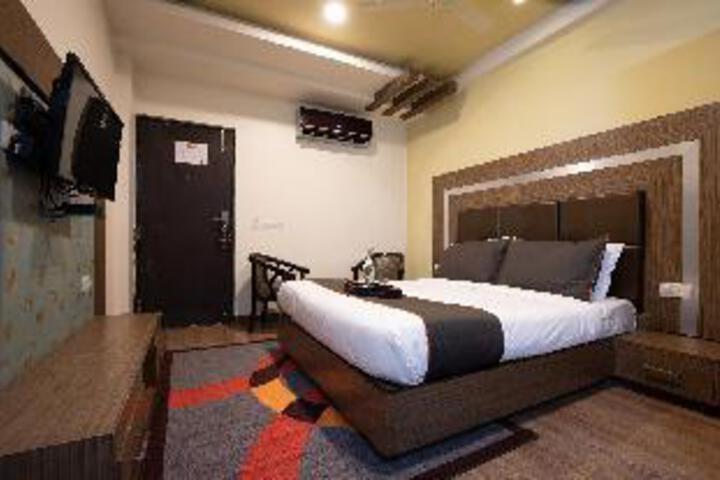 Room 2 of 3