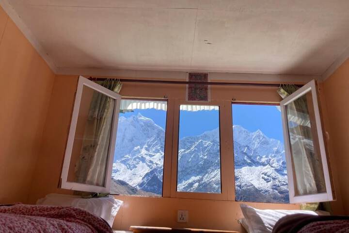 Room 4 of 17