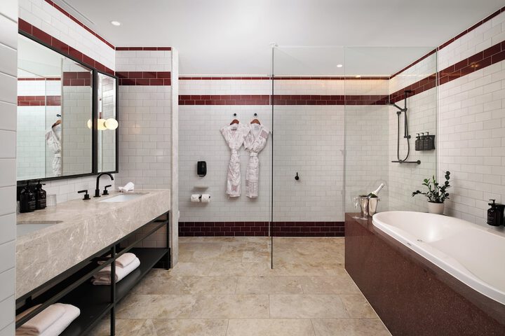 Room 42 of 108