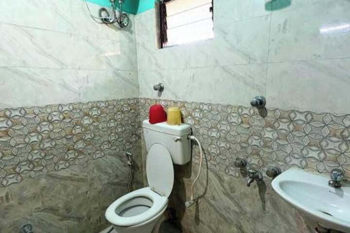 Room 9 of 12