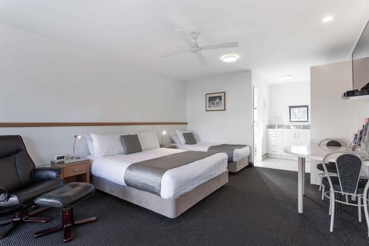 Room 15 of 37