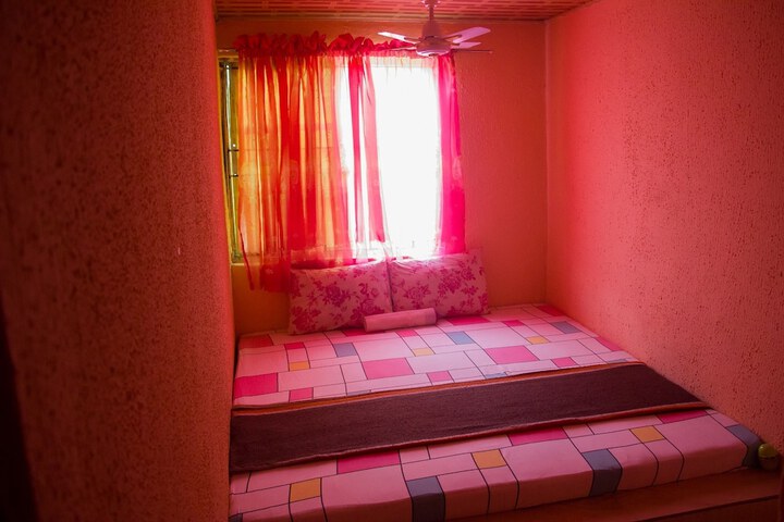 Room 4 of 11