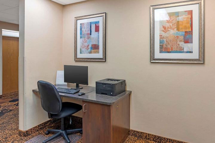 Business Center 52 of 55