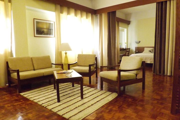 Room 15 of 33