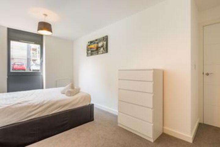 Room 5 of 9