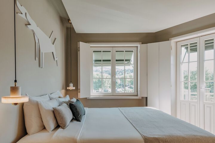Room 11 of 77