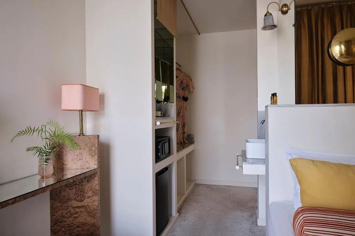 Room 12 of 61