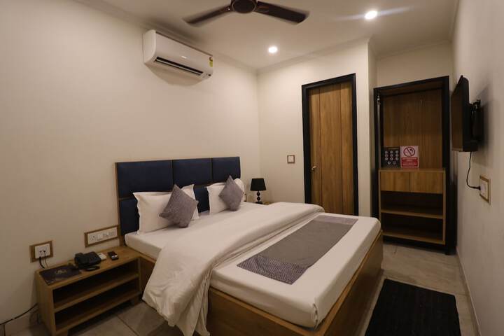 Room 10 of 80