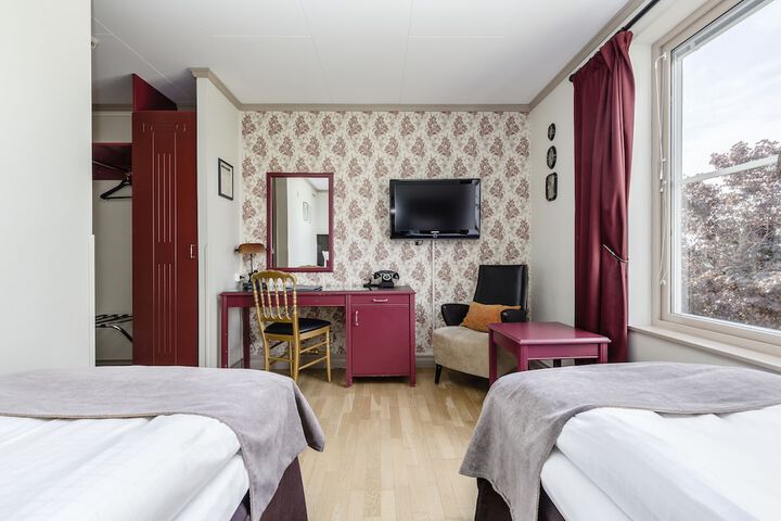 Room 16 of 87