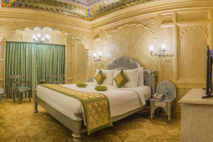Room 42 of 120