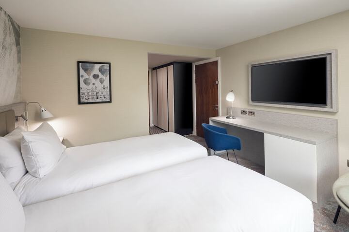Room 43 of 179