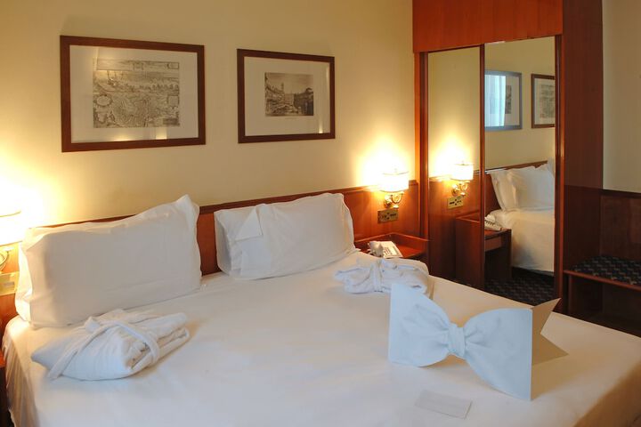 Room 10 of 43