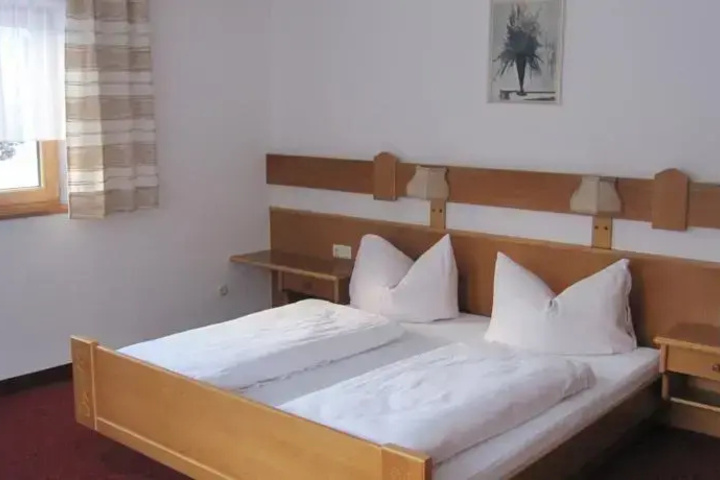 Room 4 of 13
