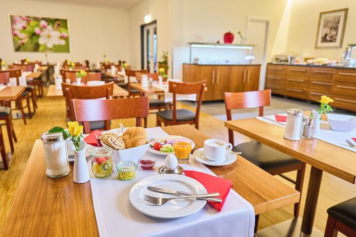 Breakfast/Coffee Service 19 of 33