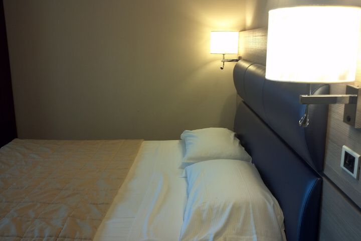 Room 5 of 61