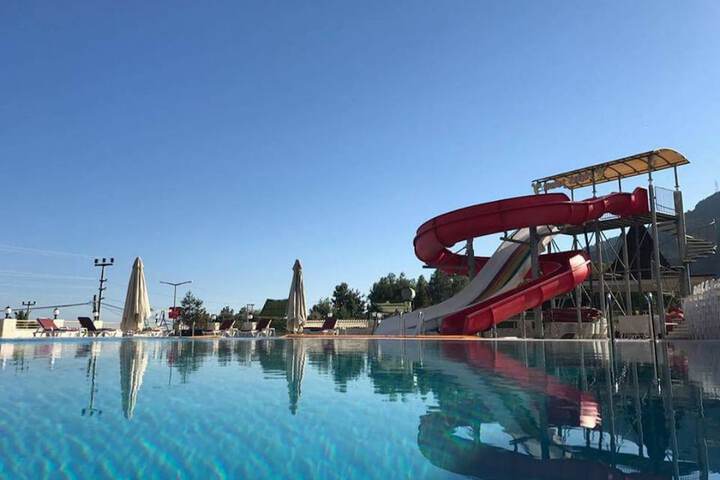 Pool 21 of 32