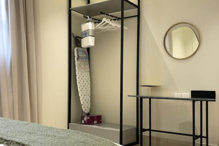 Room 4 of 18