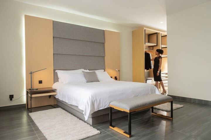 Room 6 of 18