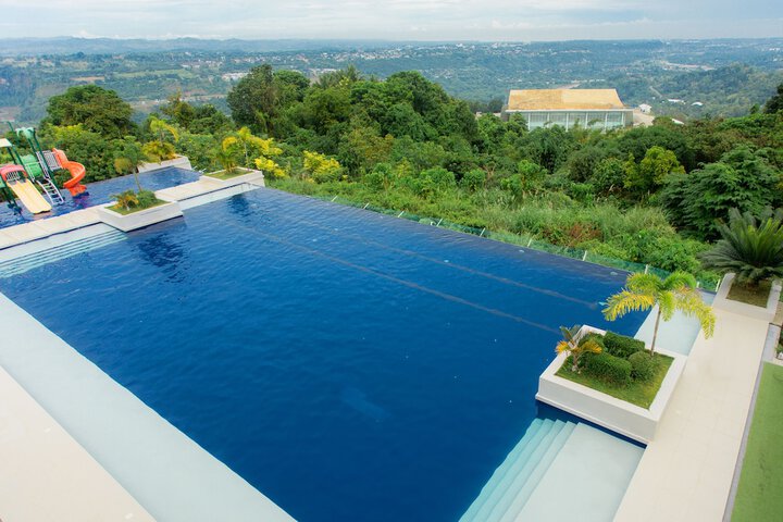 Pool 10 of 44