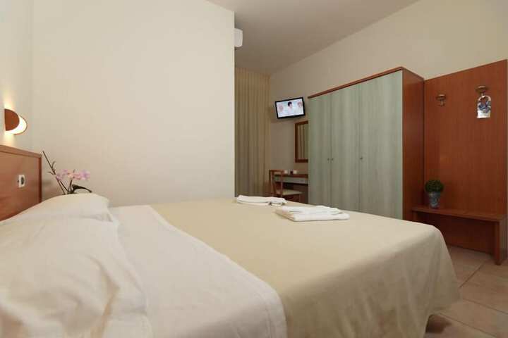 Room 15 of 26