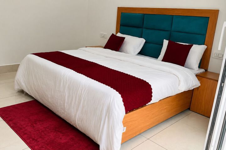 Room 2 of 6