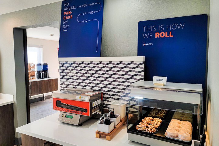 Breakfast/Coffee Service 34 of 50