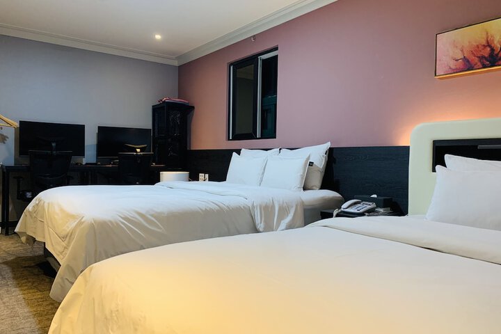 Room 8 of 21