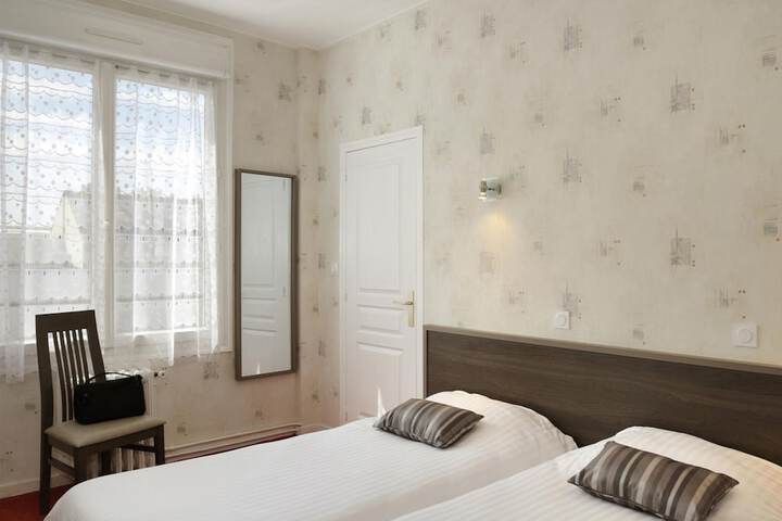 Room 6 of 43