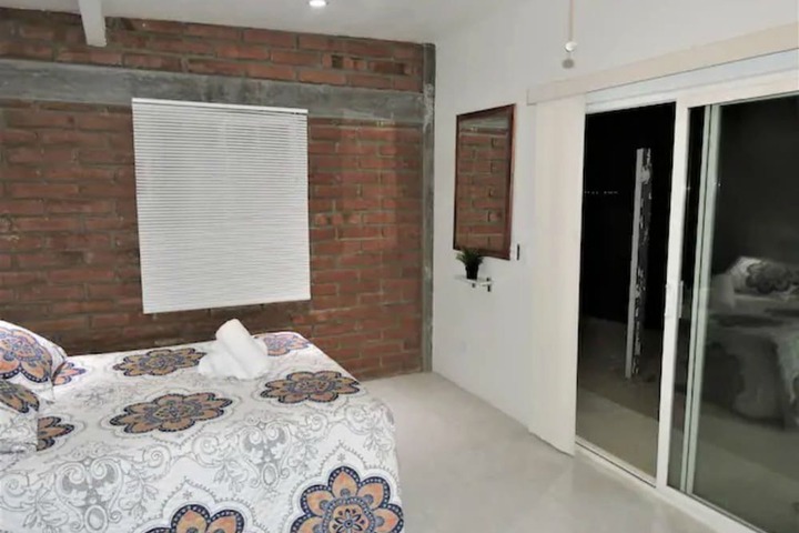 Room 9 of 94