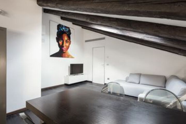 Room 8 of 14